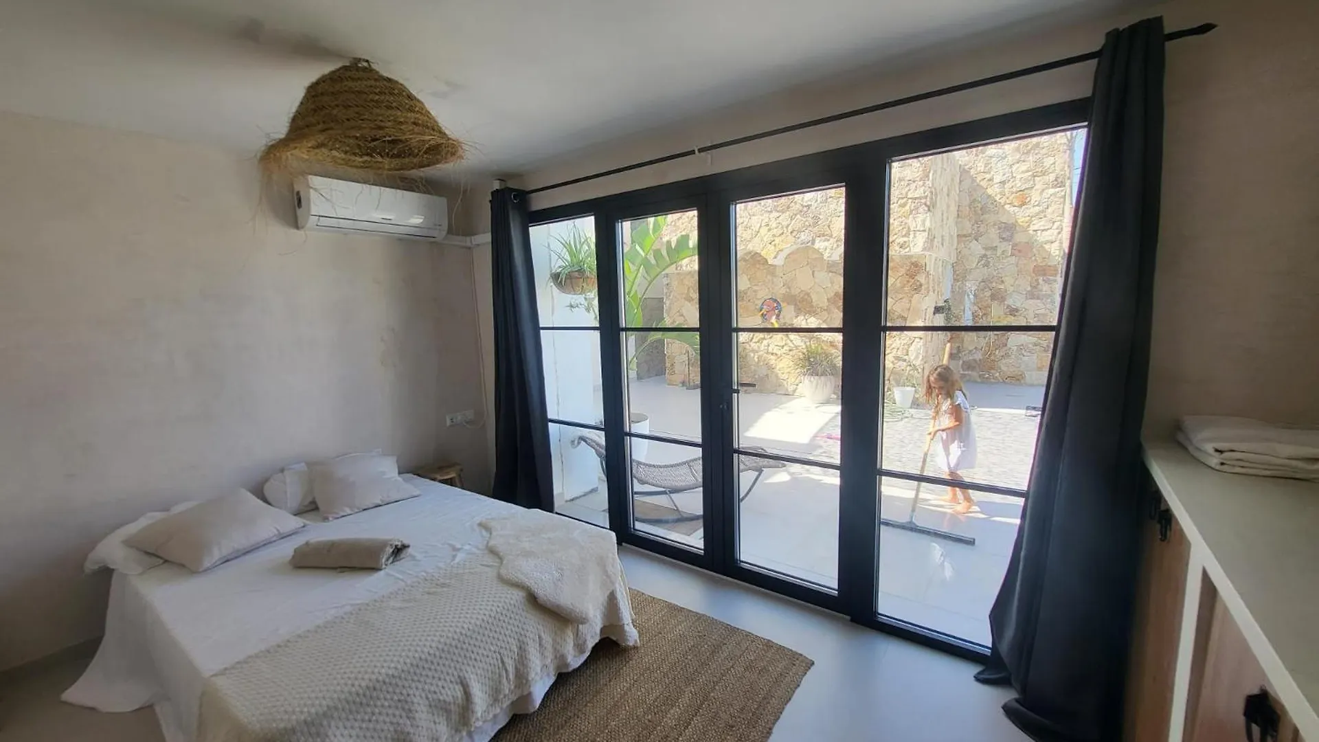 אסטפונה Beachfront Villa